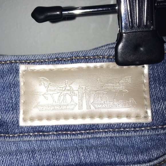 Levi’s High Rise & Curvy Jeans 30x32​​​ - Picture 3 of 6